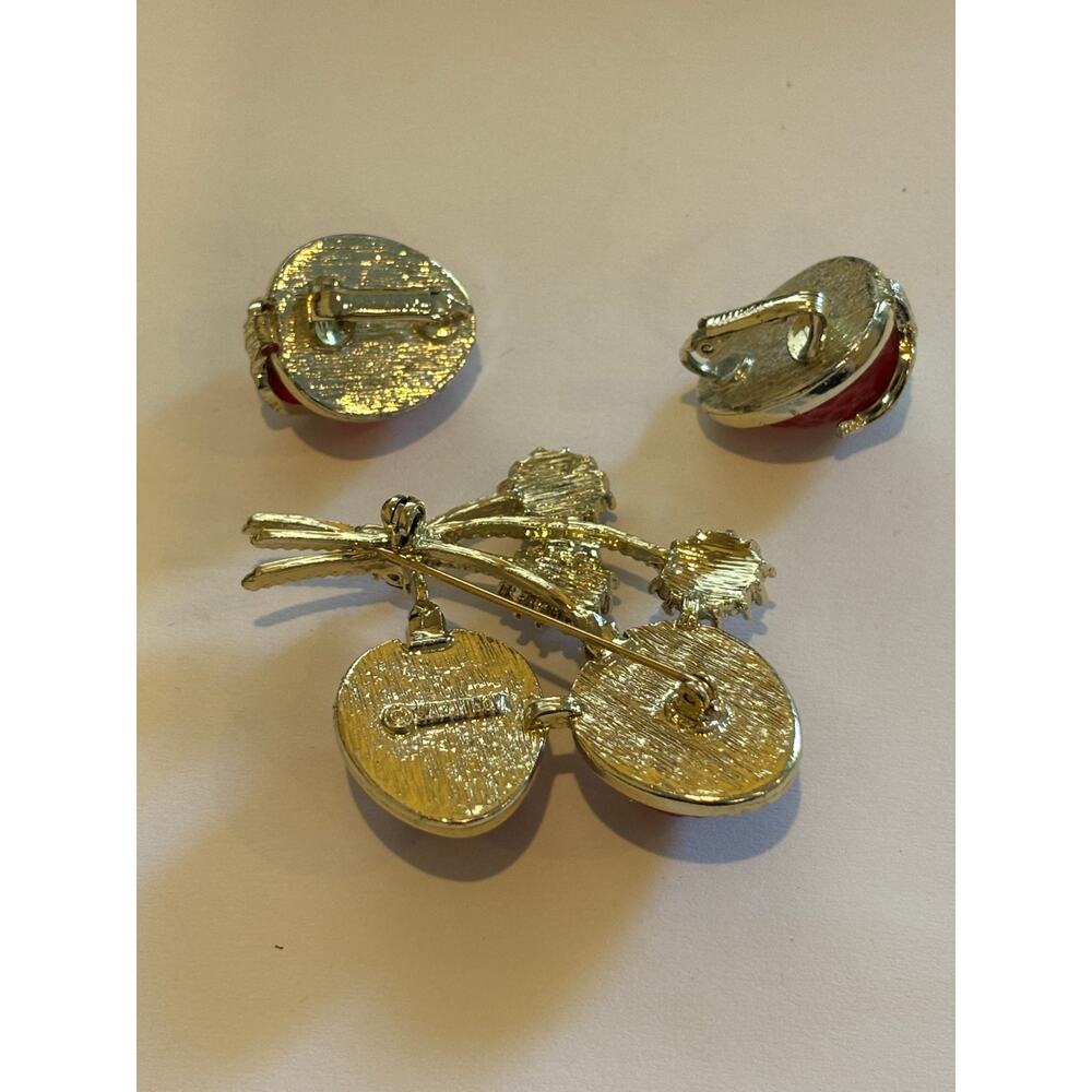 Vintage Sarah Coventry 'Strawberry Festival' Brooch & Earrings Set - Picture 3 of 4